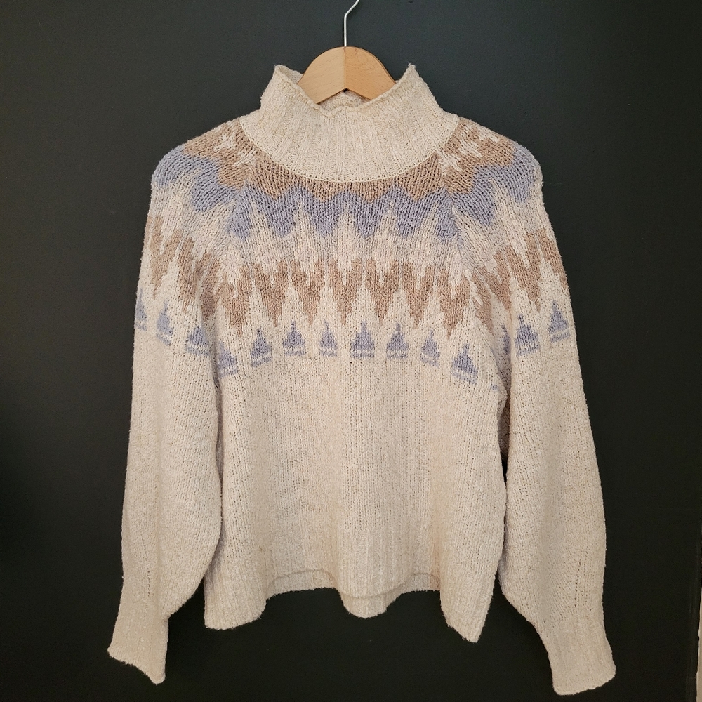 American Eagle Outfitters Cream and Brown Turtleneck Sweater